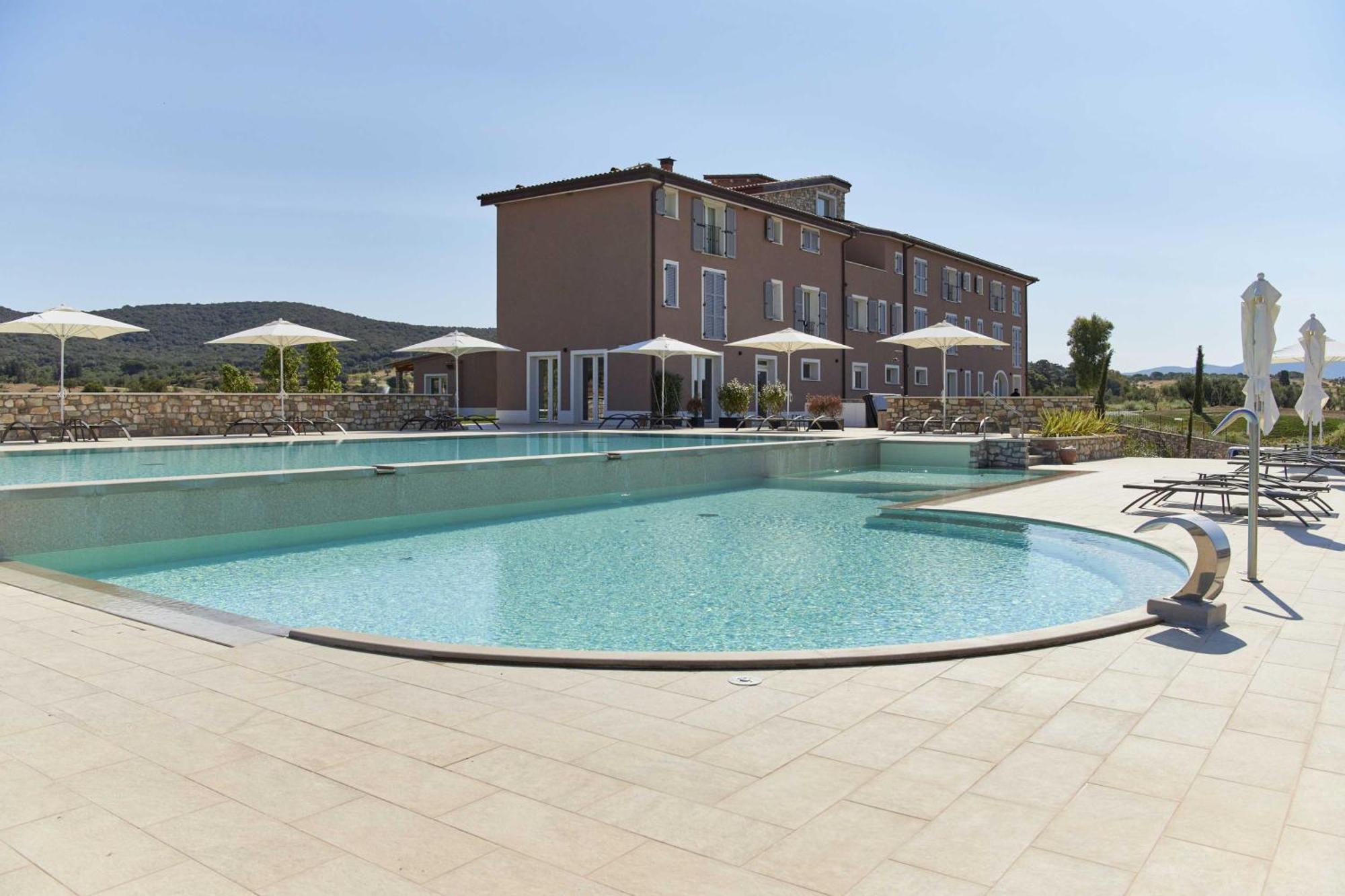 Riva Toscana Golf Resort & Spa Фолоника Екстериор снимка